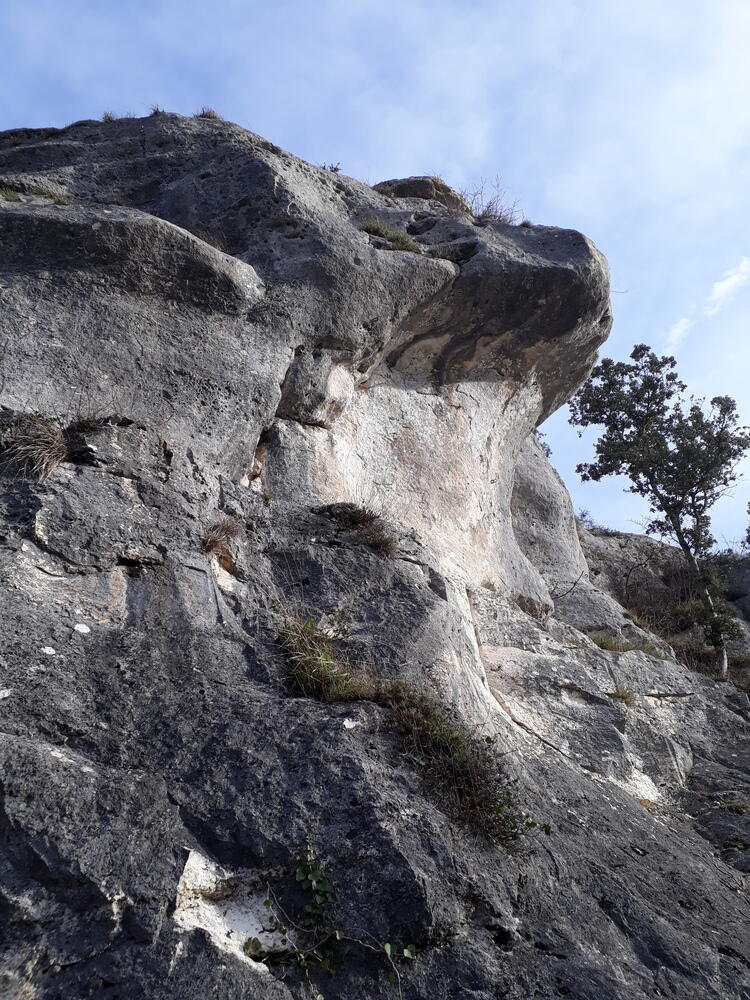 Secteur de la 4eme tour à Châteauneuf, ensoleillé mais plus pour longtemps Secteur de la 4eme tour à Châteauneuf, ensoleillé mais plus pour longtemps